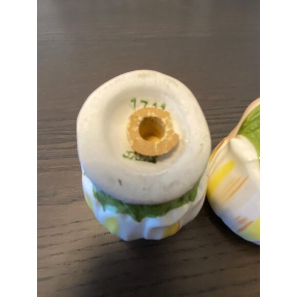 Vintage Anthropomorphic Salt Pepper Shakers Lefton Thumbelina Honeybun Ceramic - Picture 5 of 5